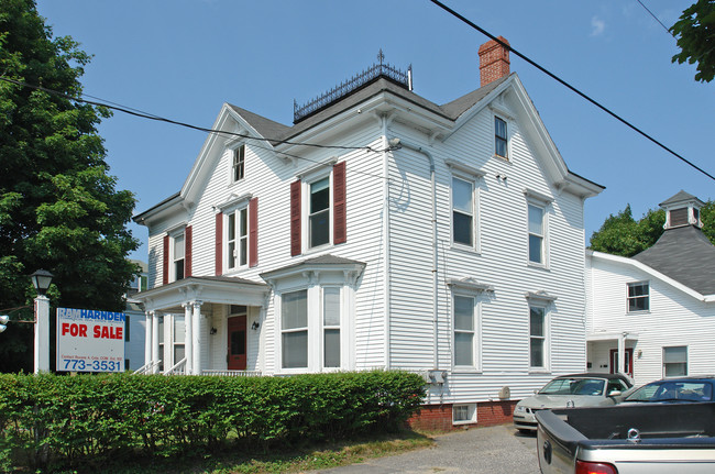 741 Main St in Westbrook, ME - Foto de edificio - Building Photo