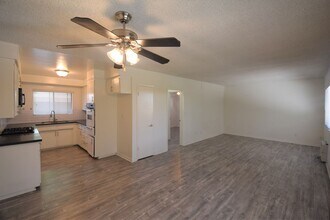 5455 Bellingham Ave, Unit 06 in Los Angeles, CA - Building Photo - Building Photo