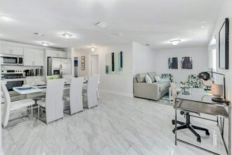 211 SW 4th Ave in Hallandale Beach, FL - Building Photo - Building Photo