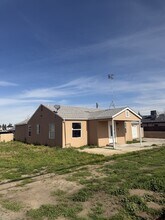 1004 E K Ave in Visalia, CA - Building Photo - Building Photo