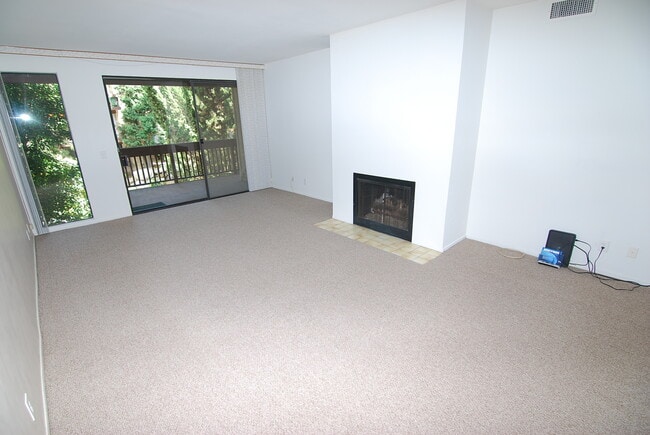 1645 Clark Ave in Long Beach, CA - Building Photo - Building Photo