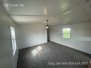 108 Court Dr in Greenwood, MO - Building Photo - Building Photo