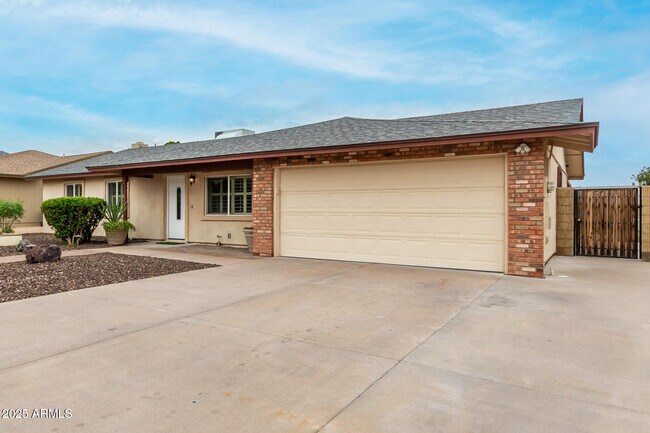 11825 S Coconino St in Phoenix, AZ - Building Photo - Building Photo