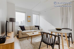 70 W 45th St in New York, NY - Building Photo