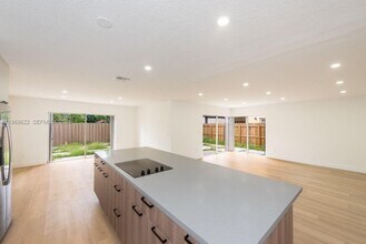 13912 SW 103rd Ln in Miami, FL - Building Photo - Building Photo