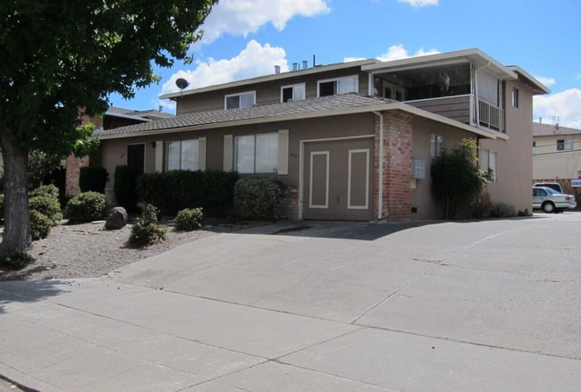 646 Arbutus Ave, Unit Unit4, Unit Unit4