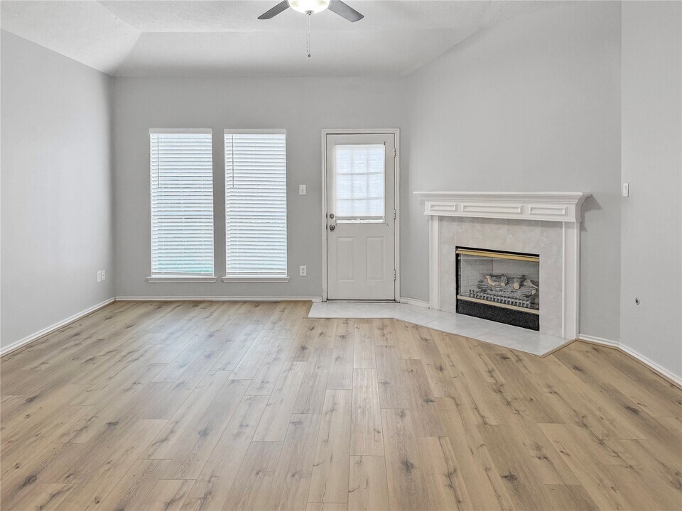 3402 Pebble Beach Ln in Pearland, TX - Building Photo