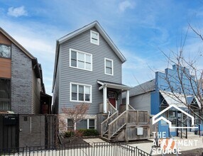 2449 N Ashland Ave, Unit 1 in Chicago, IL - Building Photo - Building Photo