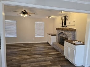 6811 Orchard St in Pleasant Valley, MO - Building Photo - Building Photo