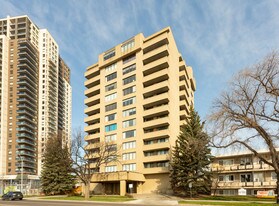 8340 Jasper Ave NW in Edmonton, AB - Building Photo