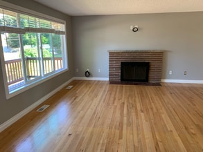 7031 152nd Ave NE in Redmond, WA - Foto de edificio - Building Photo