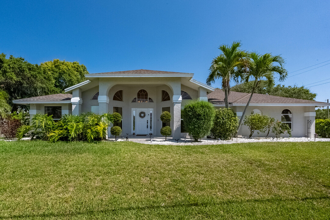 215 Beverly Ct in Melbourne Beach, FL - Building Photo