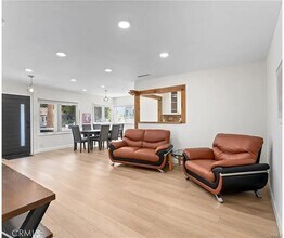5123 Noble Ave in Los Angeles, CA - Building Photo - Building Photo