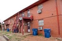 Capitol Estates Apartments in Oklahoma City, OK - Foto de edificio - Building Photo