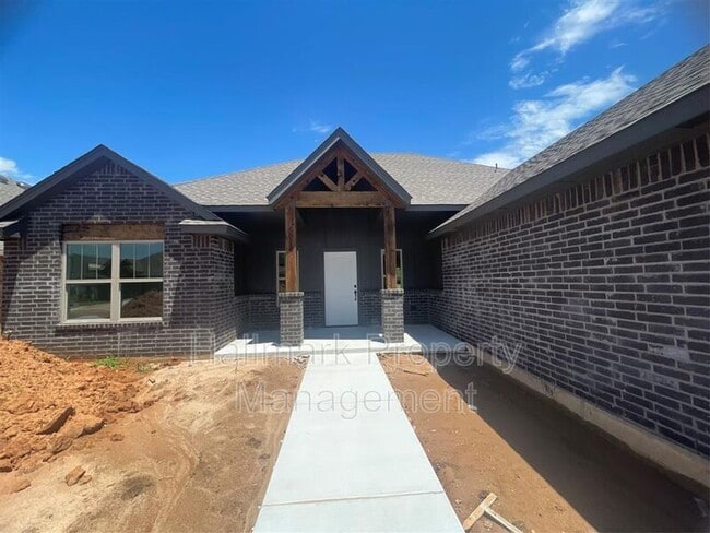 5012 Misty Wood Ln in Mustang, OK - Building Photo - Building Photo