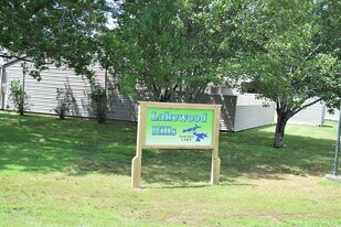 135 Hillview Dr in Fairfield Bay, AR - Building Photo