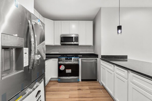 2526 E Fayette St in Baltimore, MD - Building Photo - Building Photo