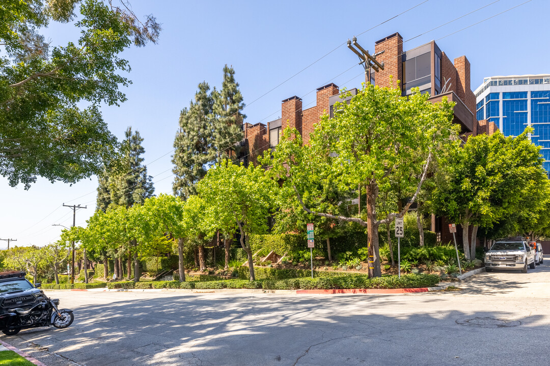 1033 Carol Dr in West Hollywood, CA - Foto de edificio