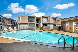Las Palmas in Arlington, TX - Foto de edificio - Building Photo