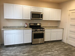 610 Humphrey St, Unit 2 in Swampscott, MA - Building Photo - Building Photo