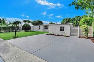 6480 W 13th Ct in Hialeah, FL - Building Photo - Building Photo