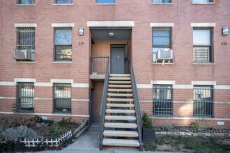 213 Berry St in Brooklyn, NY - Building Photo - Building Photo