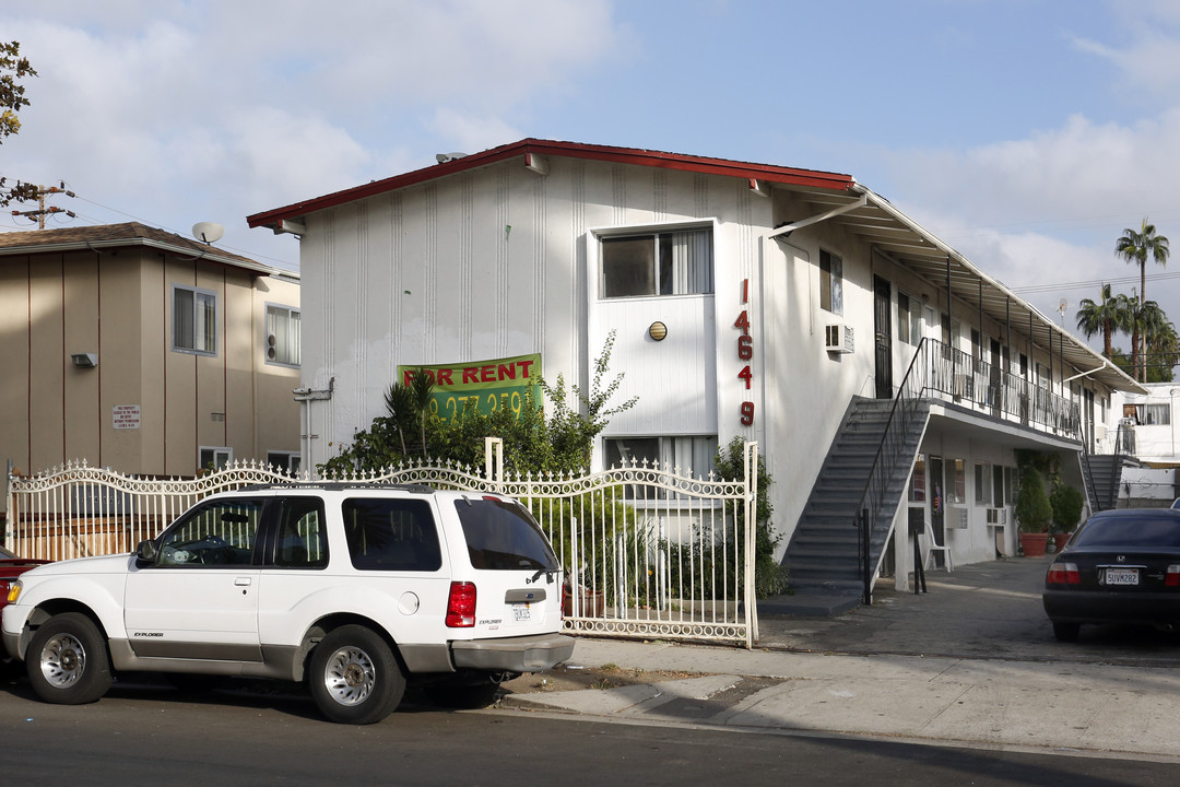 14649 Calvert St in Van Nuys, CA - Building Photo