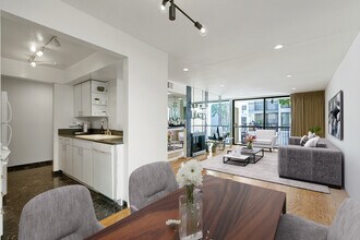 906 N Doheny Dr, Unit 322 in West Hollywood, CA - Building Photo - Building Photo