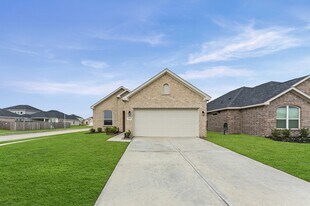 3303 Tranquility Ln in Baytown, TX - Building Photo