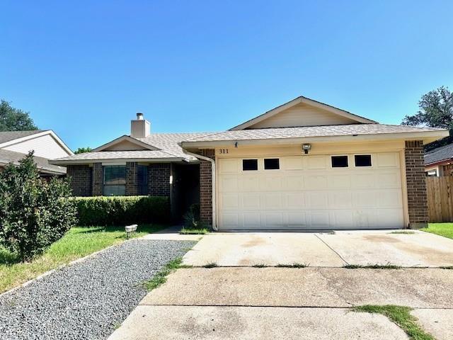 311 Valley Spring Dr in Arlington, TX - Building Photo
