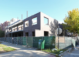 2535 W Fullerton Ave in Chicago, IL - Building Photo - Building Photo