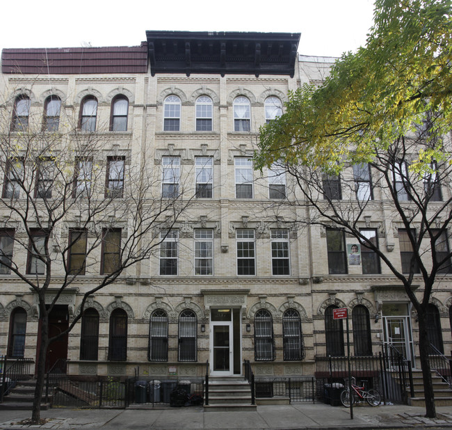 207 Taaffe Pl in Brooklyn, NY - Foto de edificio - Building Photo