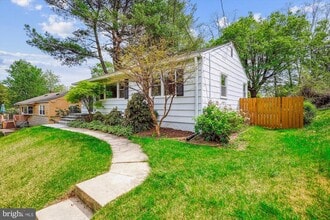 1021 Maple Ave in Rockville, MD - Building Photo - Building Photo