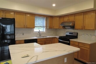 92 Velie Rd in Lagrangeville, NY - Building Photo - Building Photo