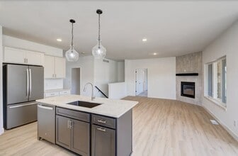 801 Vineyard Ct in Cambridge, WI - Building Photo - Building Photo