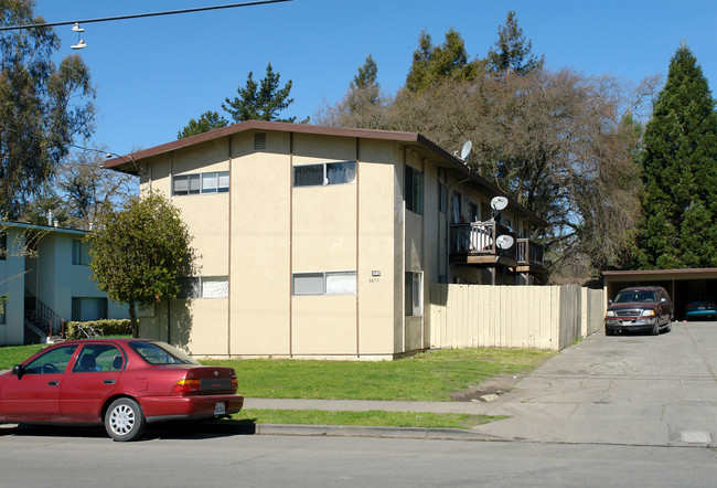 1073 Delport Ave in Santa Rosa, CA - Building Photo - Building Photo