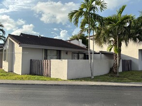 744 NW 106th Ave in Miami, FL - Building Photo - Building Photo