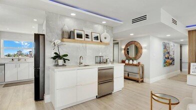 2871 N Ocean Blvd, Unit D502 in Boca Raton, FL - Building Photo - Building Photo