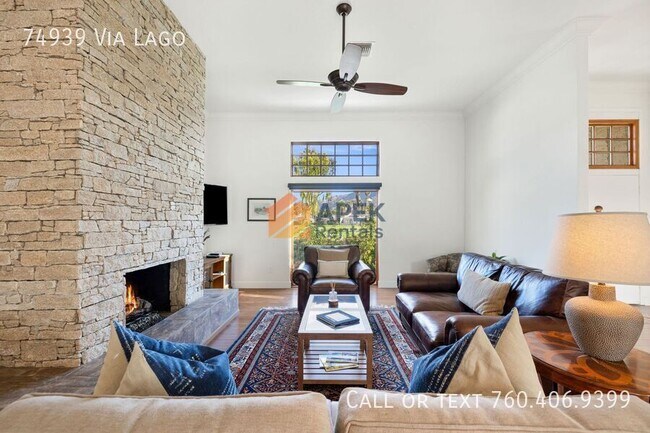 property at 74939 Vía Lago