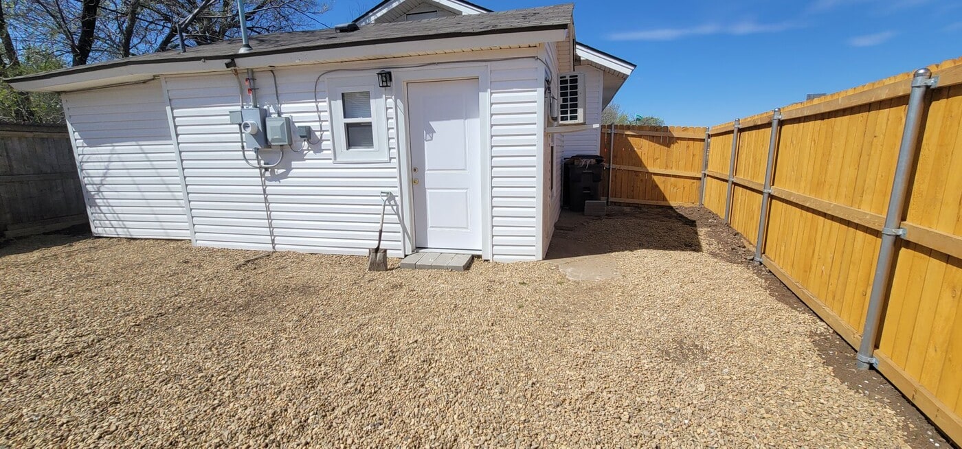 1911 S Hayden St in Amarillo, TX - Building Photo