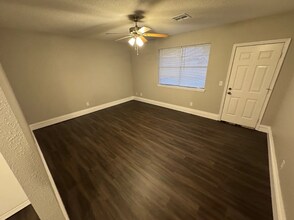 8801 Cedar Ln in Midwest City, OK - Foto de edificio - Building Photo