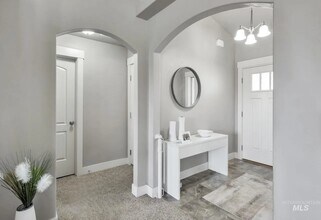 1025 SW Bonnie St in Mountain Home, ID - Building Photo - Building Photo