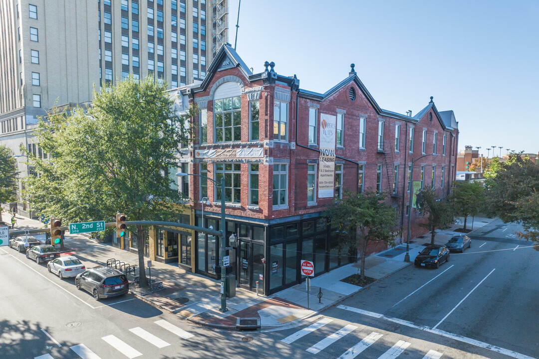 201 E Broad St in Richmond, VA - Building Photo