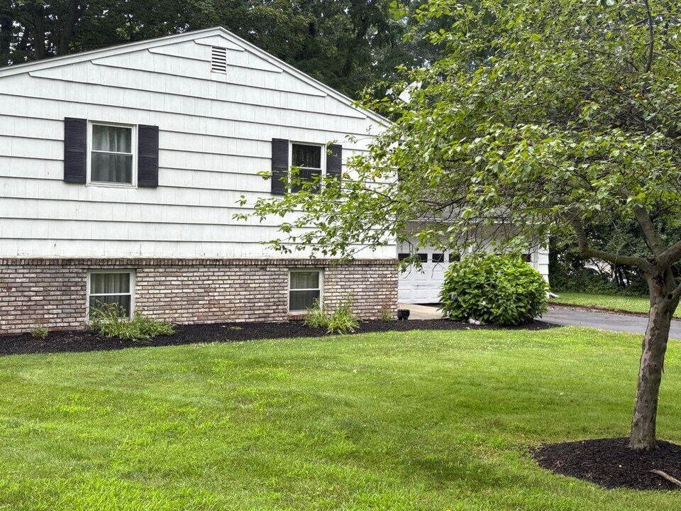 732 Liberty St in Penfield, NY - Building Photo