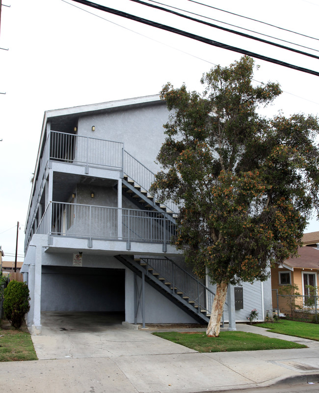 2307 E 10th St in Long Beach, CA - Building Photo - Building Photo