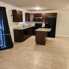 5331 SW 13th Ct in North Lauderdale, FL - Building Photo - Building Photo