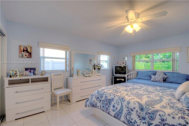 4808 NE 25th Ave-Unit -1-2 in Fort Lauderdale, FL - Foto de edificio - Building Photo