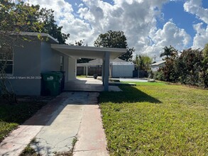 15000 Harding Ln in Homestead, FL - Foto de edificio - Building Photo