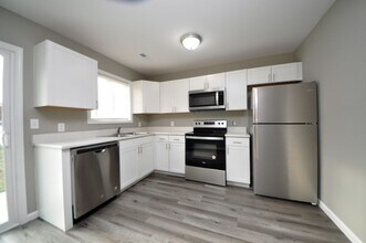 1056 Arlington Way in Warrenton, MO - Building Photo - Building Photo