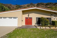 2521 Allanjay Pl in Glendale, CA - Foto de edificio - Building Photo